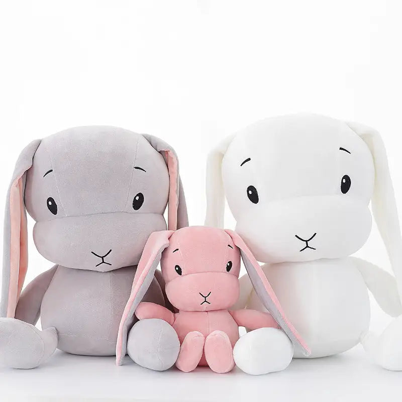 Adorable lapin doux avec de longues oreilles - kidyhome