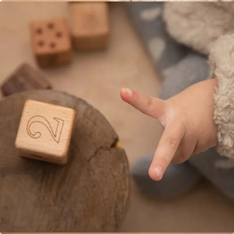 Cube en bois étapes bébé et enfant - kidyhome